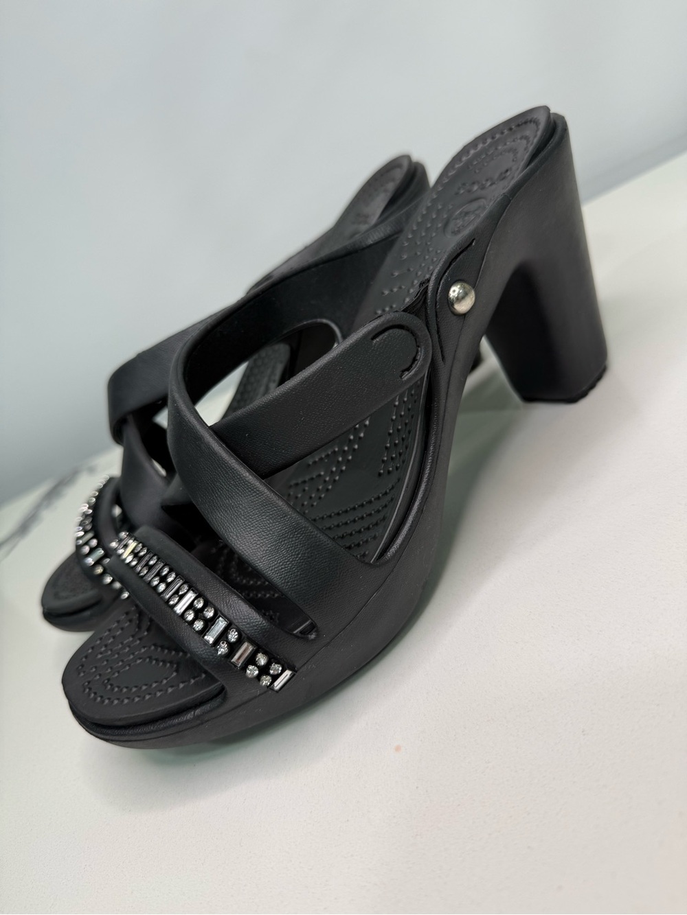 Crocs Cyprus IV Rhinestone Women's Sandals size 10 Black Heel Open Toes Shoes
